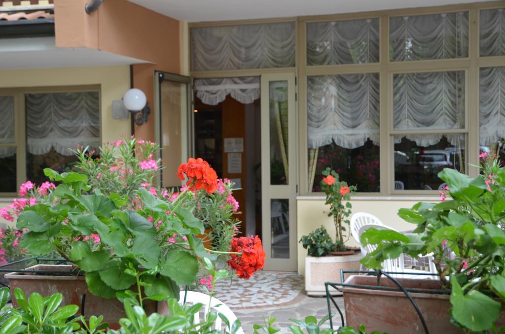 Hotel Monique Cervia Exterior foto